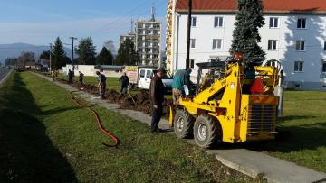 Výkopové práce na nové káble Výkopové práce na nové káble