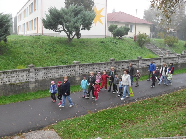 Fotogaléria Vychádzka so starými rodičmi (7) Vychádzka so starými rodičmi